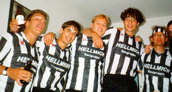 Fnf Sixpacks von vorn