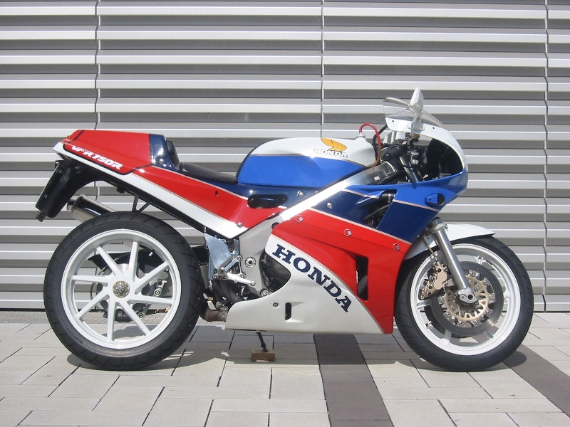 Honda VFR 750 R - RC30
