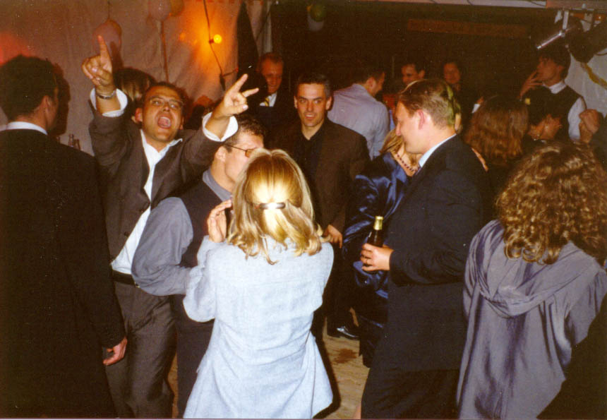 Tanzende. Auffllig: Chris